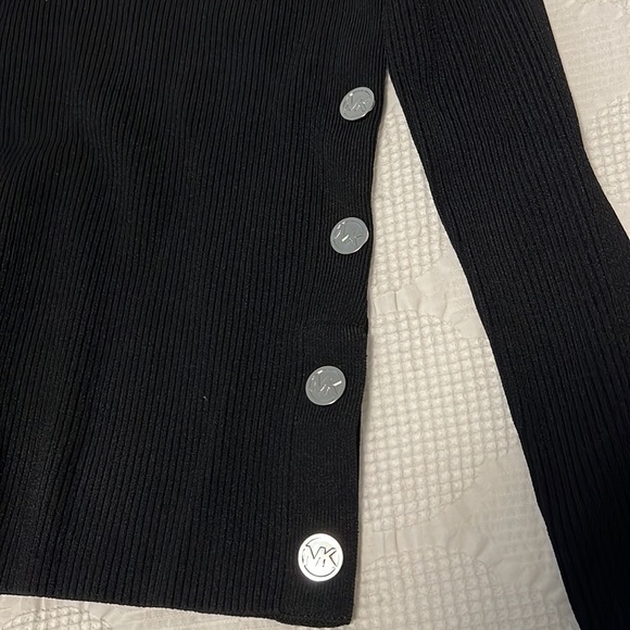 Selling Michael Kors sweater - Picture 6 of 6